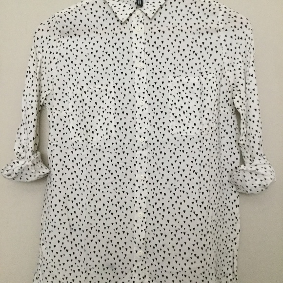 H&M Size 4 Minimal Hearts Off White 3/4sleeves Button down with chest POCKETS! - Picture 4 of 12